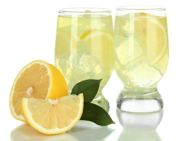 Limonada deliciosa isolada em branco — Fotografia de Stock