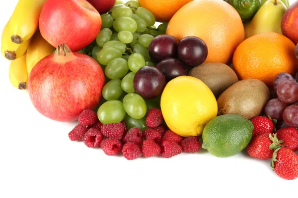 Frutas diferentes no fundo branco — Fotografia de Stock