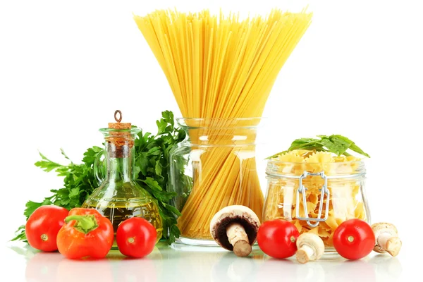 Different types pasta with vegetables isolated on white — Stock Photo, Image