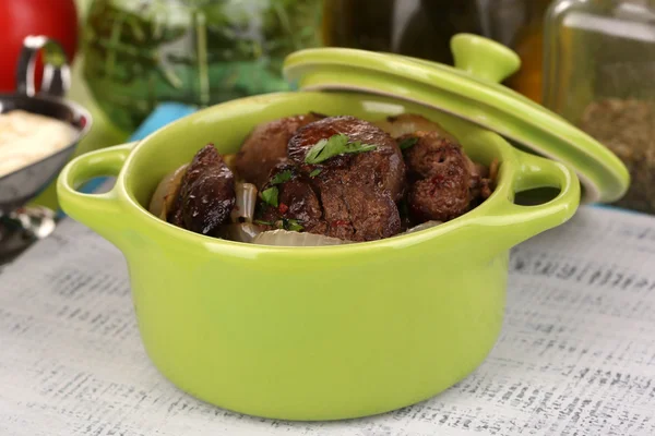 Fried chicken livers in pan on wooden table close-up — Stock Photo, Image