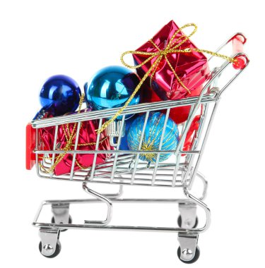 alışveriş arabası üzerinde beyaz izole, Noel hediyeleri