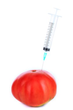taze kırmızı domates üzerinde beyaz izole içine enjeksiyon