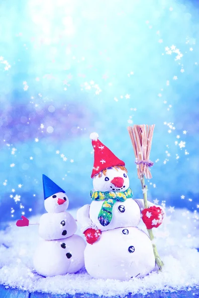 Beautiful snowmen and Christmas decor, on bright background — Stock Photo, Image