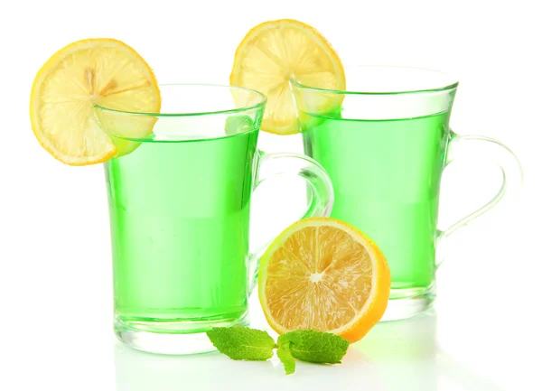 Due tazze trasparenti di tè verde con menta e limone isolato su bianco — Foto Stock