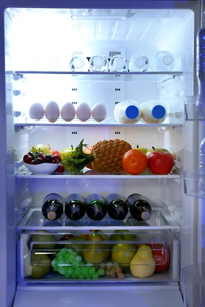 Refrigerador lleno de comida — Foto de Stock