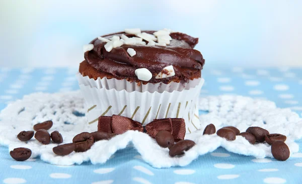 Tasty cupcake on table close up — Stock Photo, Image