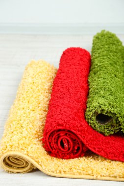 Farklı renklere yakın çekim birçok halı