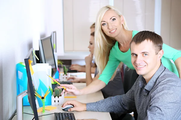 Gente de negocios en el trabajo — Foto de Stock