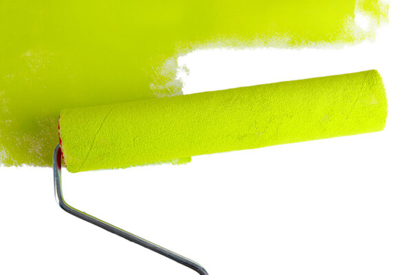 Кисть с зеленой краской крупным планом
