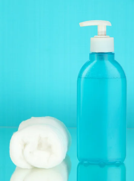 Wadding with cleanser for face — Stock Photo, Image