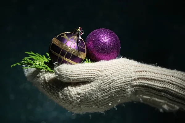 Female hands in mittens Christmas tree balls — Stock Photo, Image