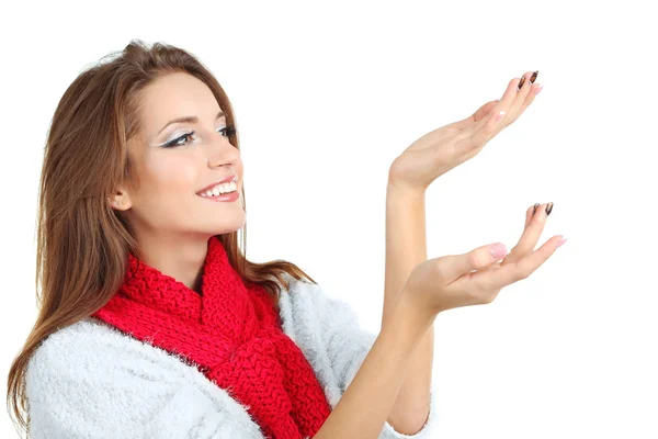 Hermosa chica sonriente en bufanda de punto cálido aislado en blanco — Foto de Stock