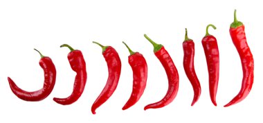 Kırmızı kırmızı biber beyaz üzerine izole edilmiş.