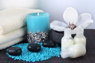 Bambu hasır parlak zemin üzerine güzel spa ayarı