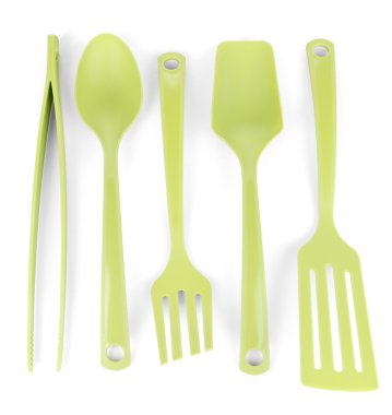Plastik mutfak eşyaları üzerinde beyaz izole