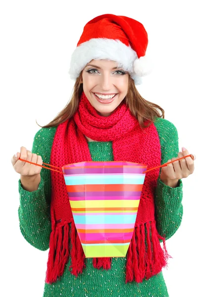 Hermosa chica sonriente con bolsas de regalo aisladas en blanco —  Fotos de Stock