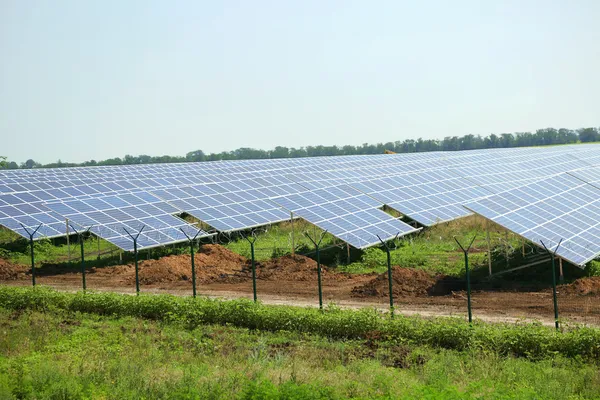 Zonnepanelen, buiten — Stockfoto