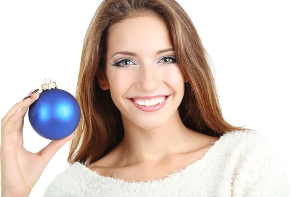 Menina sorridente bonita com brinquedo de Natal isolado no branco — Fotografia de Stock