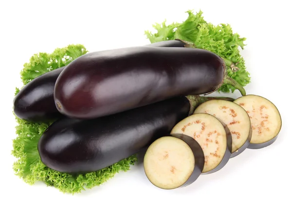 Verse aubergines geïsoleerd op wit — Stockfoto