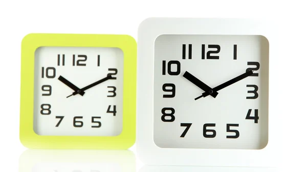 Dos relojes de oficina, aislados en blanco —  Fotos de Stock
