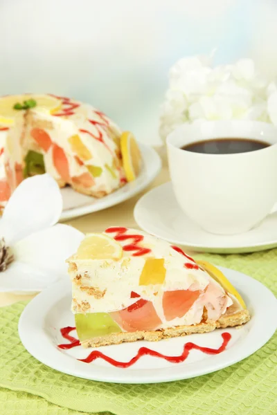 Delicious jelly cake on table on light background — Stock Photo, Image