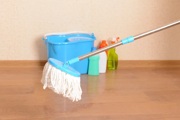 Hus rengöringsutrustning med mopp — Stockfoto