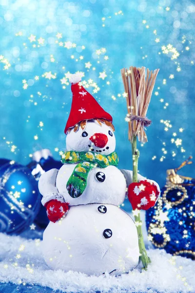 Beautiful snowman and Christmas decor, on bright background — Stock Photo, Image