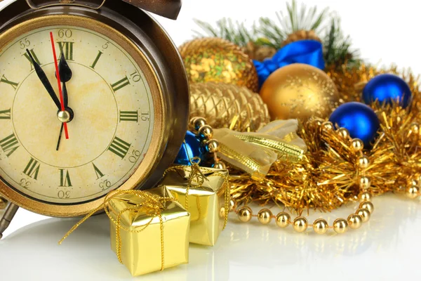 Composición de las decoraciones del reloj y de la Navidad de cerca — Foto de Stock