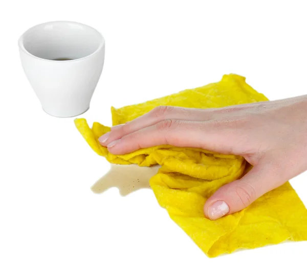 De hand af te vegen oppervlak met gele lap en een kopje koffie op wit wordt geïsoleerd — Stockfoto