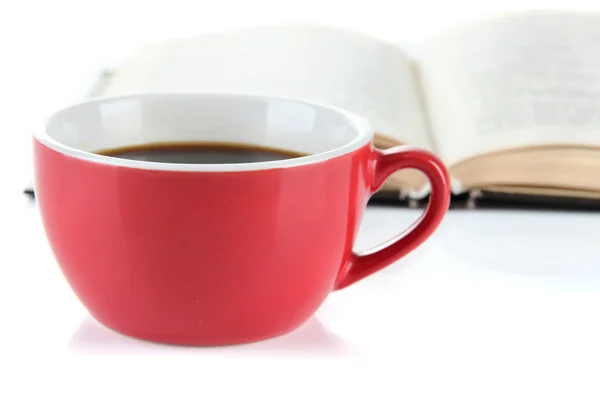 Tazza di caffè e interessante libro isolato su bianco — Foto Stock