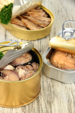 teneke kutu, ahşap arka plan açık