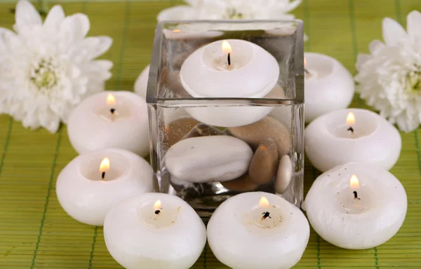 Decorative vase with candles on wooden table close-up — Stock Photo, Image