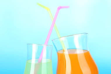 plaj kokteyl mavi arka plan