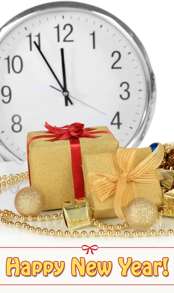 Composição de relógio e decorações de Natal isolados em branco — Fotografia de Stock
