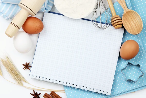 Cooking concept. Basic baking ingredients and kitchen tools close up — Stock Photo, Image