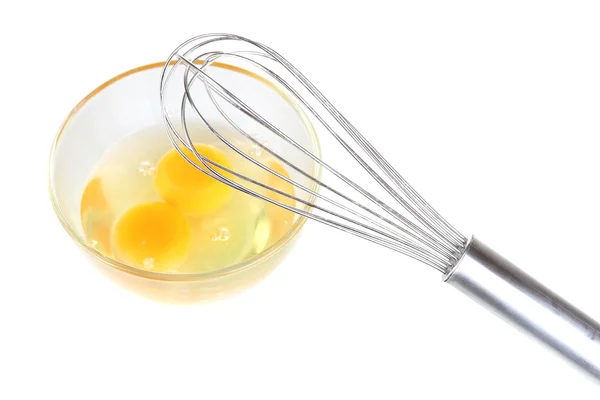 Corolla, farina e uova spezzate isolate su bianco — Foto Stock