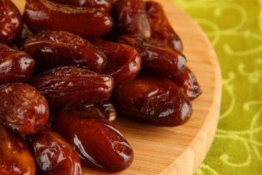 tablo üzerinde kurutulmuş tarihleri yakın çekim