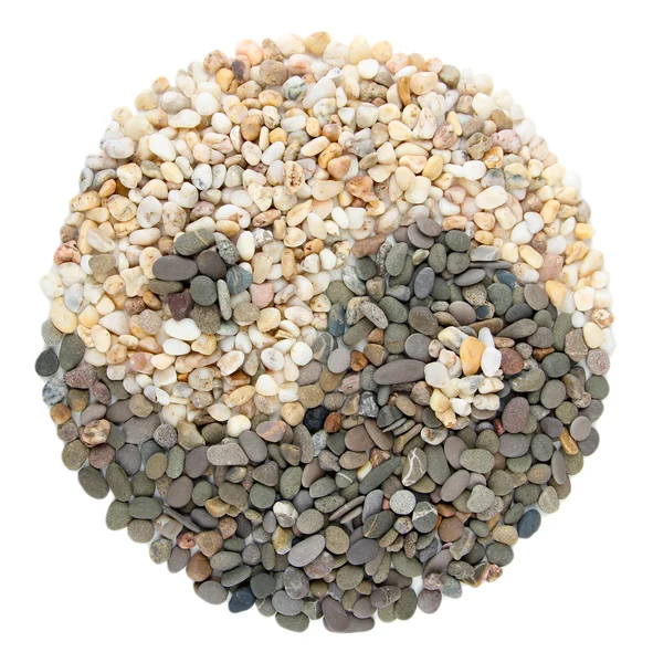 작은 바다 돌, 흰색 절연의 음과 양 기호 — 스톡 사진