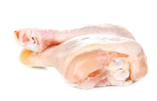 Сырые куриные ножки, изолированные на белом — стоковое фото