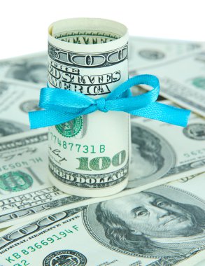 Beyaz arka plan üzerinde dolar hediye ile yay