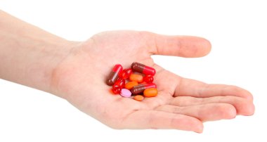 Eldeki haplar beyaza izole edilmiş.