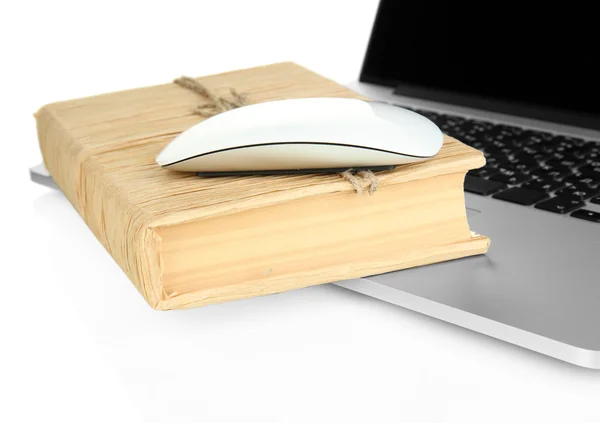 Ποντίκι του υπολογιστή για το βιβλίο και το σημειωματάριο που απομονώνονται σε λευκό — Φωτογραφία Αρχείου