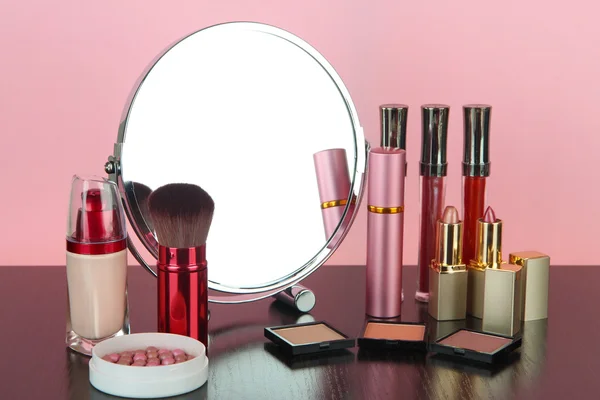 Round table mirror with cosmetics — Stock Photo, Image