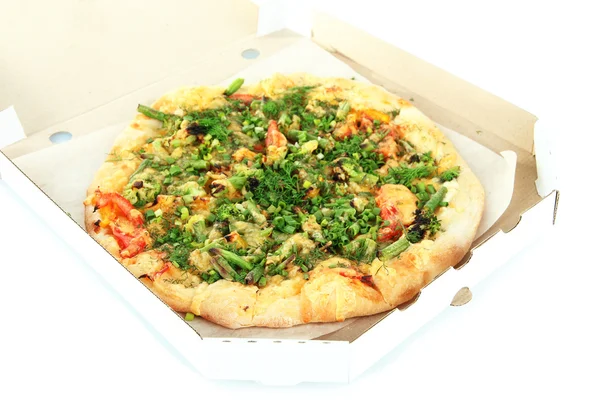 Sabrosa pizza vegetariana en caja, aislada en blanco —  Fotos de Stock