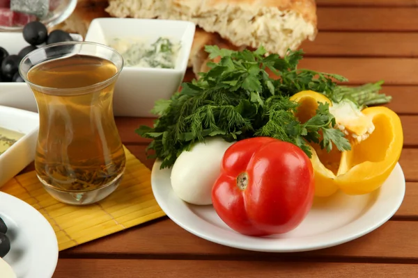 伝統的なトルコ式の朝食のテーブルにクローズ アップ — ストック写真