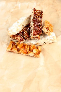 kahverengi zemin üzerine lezzetli oryantal tatlılar