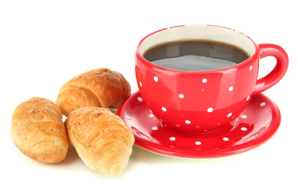 Sabrosos croissants y taza de café aislado en blanco — Foto de Stock
