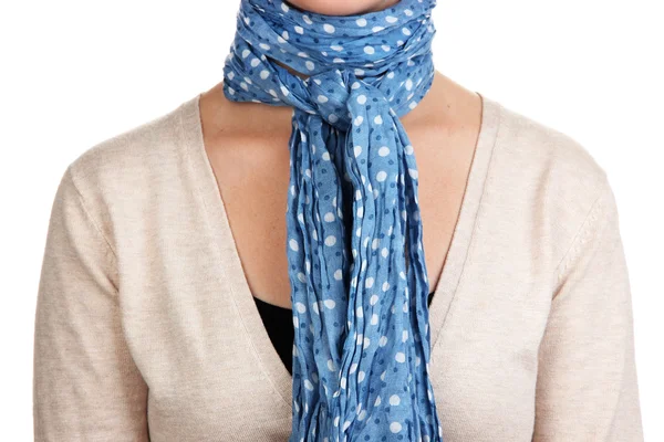 Vrouw dragen sjaal close-up — Stockfoto