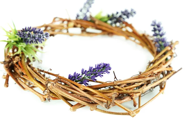 Corona de ramas secas con flores aisladas en blanco — Foto de Stock