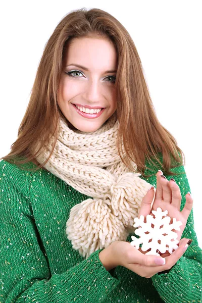 白で隔離されるクリスマスの雪の結晶を美しい笑顔の女の子 — ストック写真